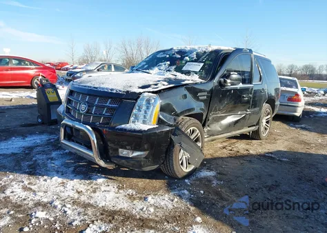 2014 Cadillac Escalade Premium z USA, uszkodzony, nr VIN 1GYS4CEF3ER179823
